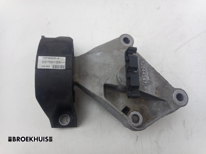 Used Engine mount Renault Clio IV (5R) 0.9 Energy TCE 90 12V Price € 20,00 Margin scheme offered by Autobedrijf Broekhuis B.V.