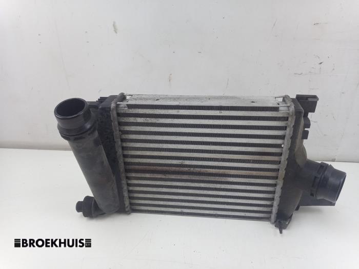 Usados Intercooler Renault Clio IV (5R) 0.9 Energy TCE 90 12V Precio € 37,50 Norma de margen ofrecido por Autobedrijf Broekhuis B.V.