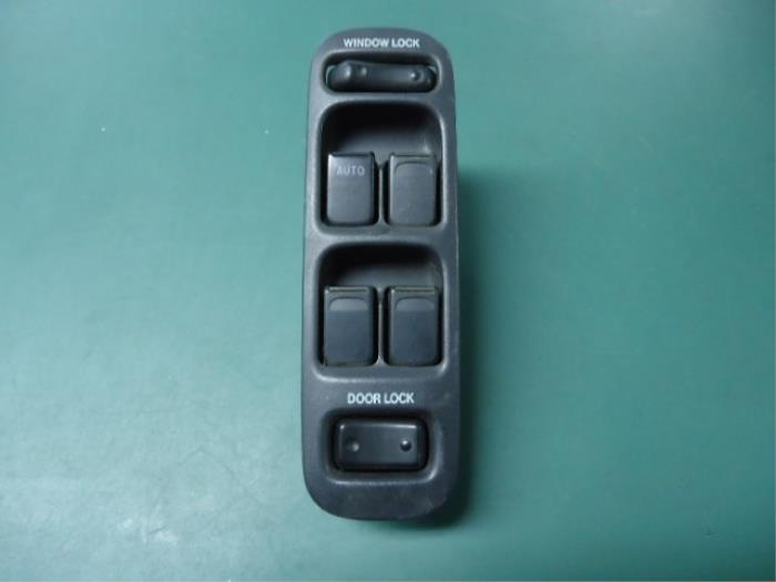 Interruptor de ventanilla eléctrica de un Suzuki Swift (SF310/413) 1.0i 1997