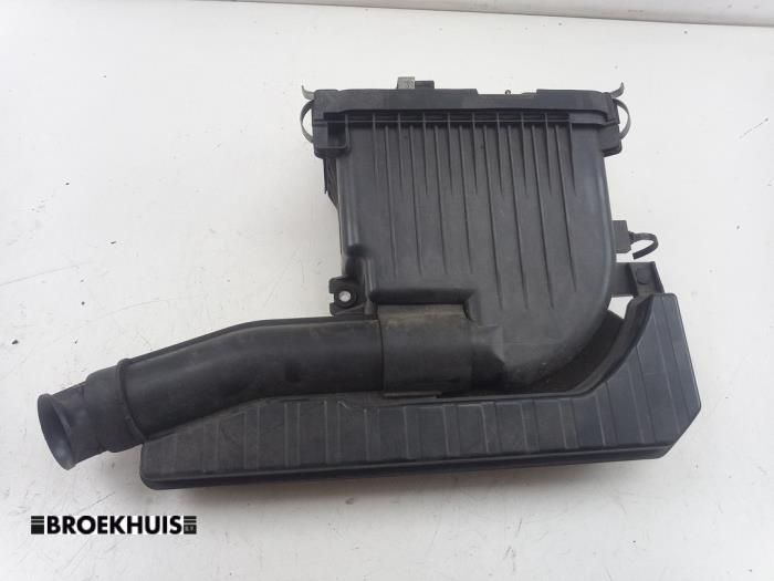 Begagnade Luftfilterhus Opel Agila (B) 1.2 16V Pris € 50,00 Marginaltabell erbjuds av Autobedrijf Broekhuis B.V.