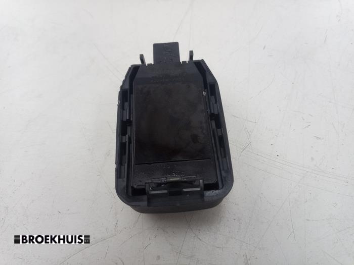 Begagnade Regnsensor Toyota Yaris III (P13) 1.5 16V Hybrid Pris € 30,00 Marginaltabell erbjuds av Autobedrijf Broekhuis B.V.