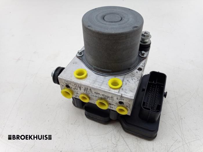 Used ABS pump Skoda Fabia III Combi (NJ5) 1.0 TSI 12V Price € 225,00 Margin scheme offered by Autobedrijf Broekhuis B.V.