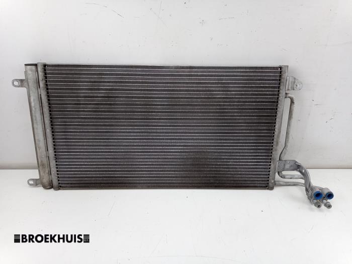 Usagé Radiateur clim Skoda Fabia III Combi (NJ5) 1.0 TSI 12V Prix € 45,00 Règlement à la marge proposé par Autobedrijf Broekhuis B.V.