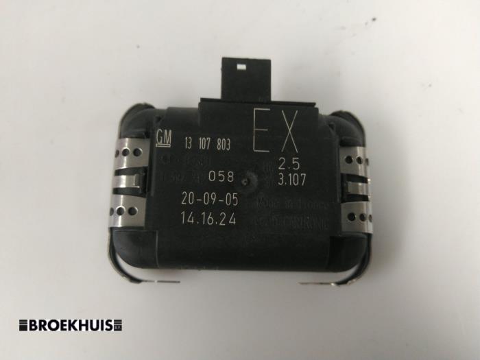 Begagnade Regnsensor Opel Astra H (L48) Pris € 10,00 Marginaltabell erbjuds av Autobedrijf Broekhuis B.V.