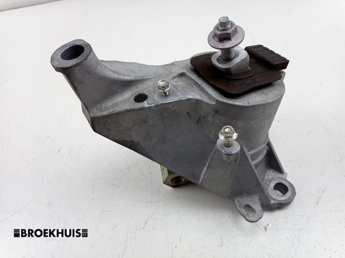 Used Engine mount Mazda CX-80 (KL) 2.5 E-SkyActiv PHEV AWD Price € 100,00 Margin scheme offered by Autobedrijf Broekhuis B.V.