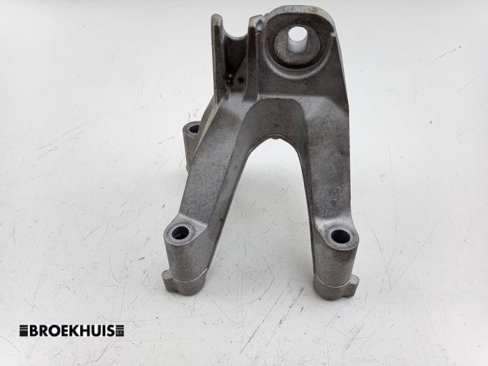 Used Engine mount Mazda CX-80 (KL) 2.5 E-SkyActiv PHEV AWD Price € 50,00 Margin scheme offered by Autobedrijf Broekhuis B.V.