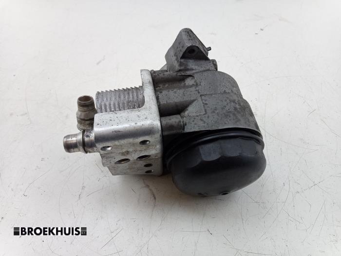 Gebrauchte Ölfiltergehäuse BMW 3 serie (E90) 318i 16V Preis € 25,00 Margenregelung angeboten von Autobedrijf Broekhuis B.V.