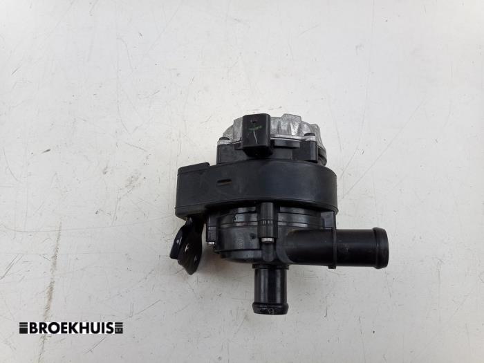 Begagnade Extra vattenpump Mazda CX-80 (KL) 2.5 E-SkyActiv PHEV AWD Pris € 75,00 Marginaltabell erbjuds av Autobedrijf Broekhuis B.V.