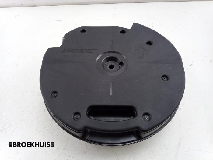 Używane Subwoofer Mazda CX-80 (KL) 2.5 E-SkyActiv PHEV AWD Cena € 140,00 Procedura marży oferowane przez Autobedrijf Broekhuis B.V.