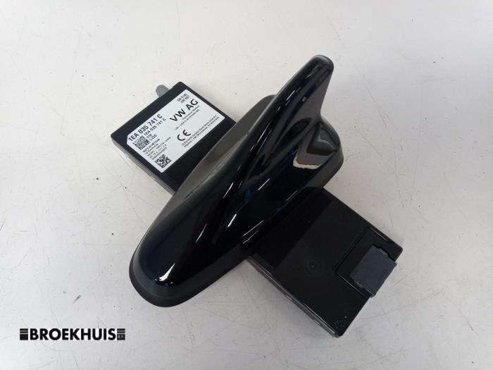Używane Antena GPS Volkswagen ID.3 (E11/E12) First, Life, Pro 58 kWh Cena € 125,00 Procedura marży oferowane przez Autobedrijf Broekhuis B.V.