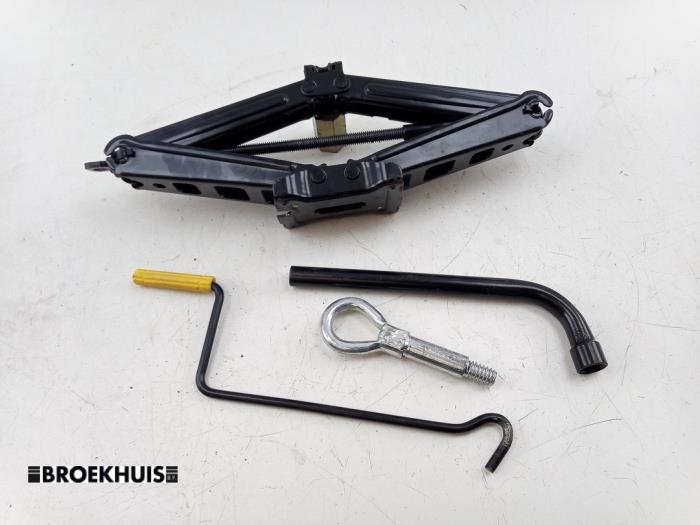Gebrauchte Wagenheber Opel Zafira (M75) 2.2 16V Direct Ecotec Preis € 25,00 Margenregelung angeboten von Autobedrijf Broekhuis B.V.