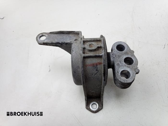 Used Engine mount Opel Zafira (M75) 2.2 16V Direct Ecotec Price € 25,00 Margin scheme offered by Autobedrijf Broekhuis B.V.