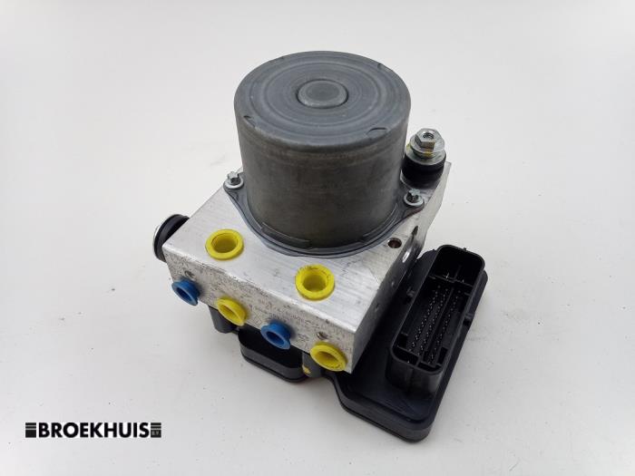 Begagnade ABS-pump Renault Clio V (RJAB) 1.6 E-Tech 145 16V Pris € 200,00 Marginaltabell erbjuds av Autobedrijf Broekhuis B.V.
