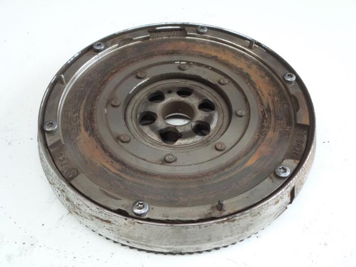 Flywheel from a Ford Focus 2 1.6 TDCi 16V 90 2006