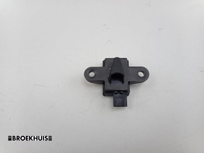 Begagnade Airbagsensor Mercedes ML II (164/4JG) 3.0 ML-320 CDI 4-Matic V6 24V Pris € 15,00 Marginaltabell erbjuds av Autobedrijf Broekhuis B.V.