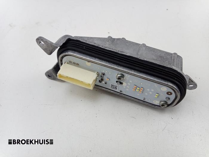 Używane Modułowy reflektor LED Renault Clio V (RJAB) 1.6 E-Tech 145 16V Cena € 52,50 Procedura marży oferowane przez Autobedrijf Broekhuis B.V.
