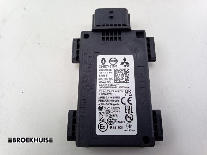 Begagnade Dödvinkelsensor Renault Clio V (RJAB) 1.6 E-Tech 145 16V Pris € 150,00 Marginaltabell erbjuds av Autobedrijf Broekhuis B.V.
