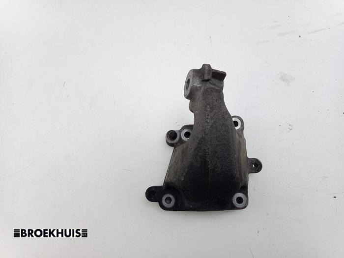 Used Engine mount Mercedes ML II (164/4JG) 3.0 ML-320 CDI 4-Matic V6 24V Price € 30,00 Margin scheme offered by Autobedrijf Broekhuis B.V.
