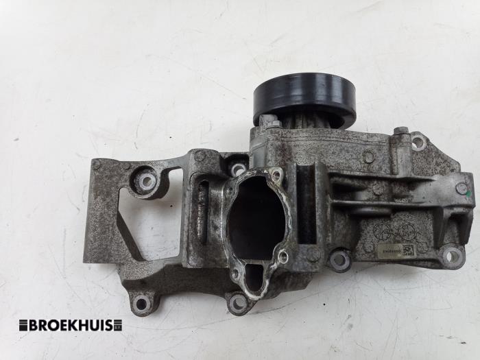 Usagé Support dynamo bas Mini Mini (F56) 1.5 12V Cooper Prix € 75,00 Règlement à la marge proposé par Autobedrijf Broekhuis B.V.
