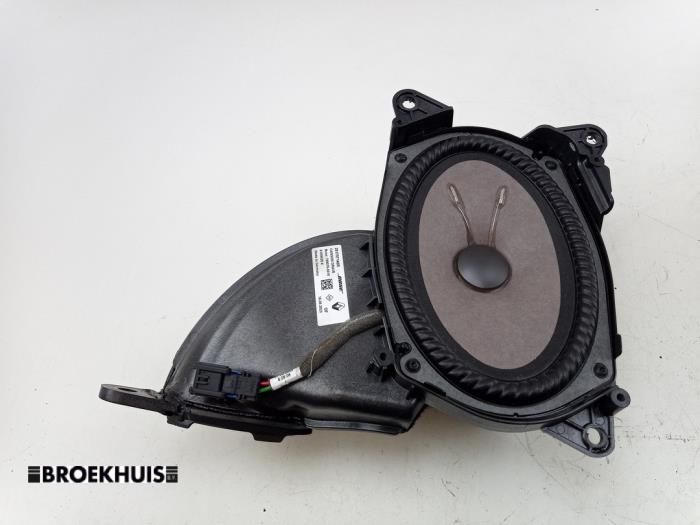 Używane Subwoofer Renault Clio V (RJAB) 1.6 E-Tech 145 16V Cena € 95,00 Procedura marży oferowane przez Autobedrijf Broekhuis B.V.
