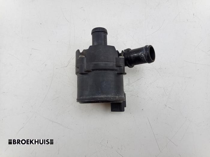 Begagnade Extra vattenpump Renault Master III (FV) 2.3 dCi 125 16V FWD Pris € 18,15 Inklusive moms erbjuds av Autobedrijf Broekhuis B.V.