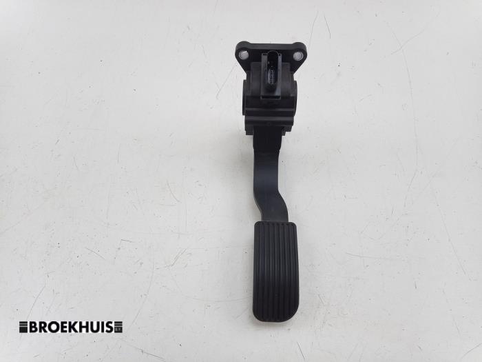 Używane Pedal gazu Mercedes Vito (447.6) 1.6 109 CDI 16V Cena € 30,25 Z VAT oferowane przez Autobedrijf Broekhuis B.V.