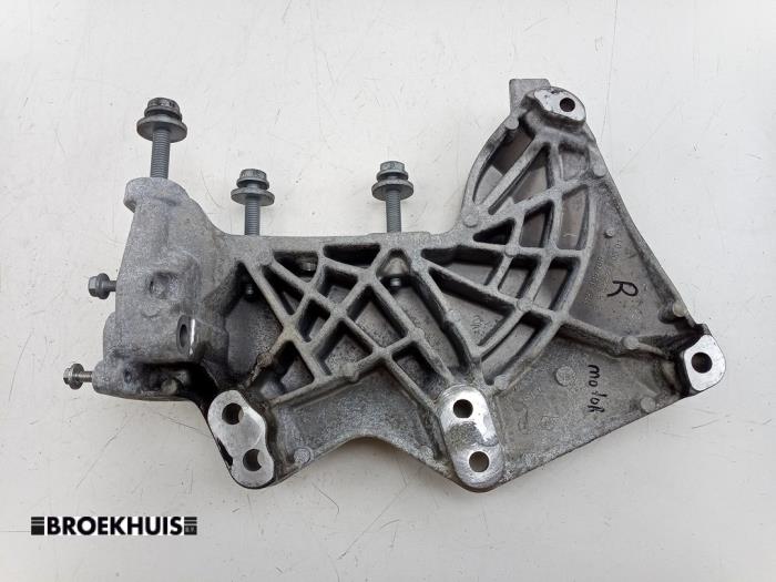 Used Engine mount Mercedes Vito (447.6) 1.6 109 CDI 16V Price € 36,30 Inclusive VAT offered by Autobedrijf Broekhuis B.V.