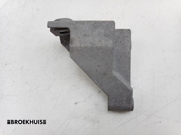 Used Engine mount Mercedes Vito (447.6) 1.6 109 CDI 16V Price € 18,15 Inclusive VAT offered by Autobedrijf Broekhuis B.V.