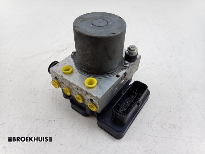 Usagé Pompe ABS Mercedes Vito (447.6) 1.6 109 CDI 16V Prix € 121,00 Prix TTC proposé par Autobedrijf Broekhuis B.V.