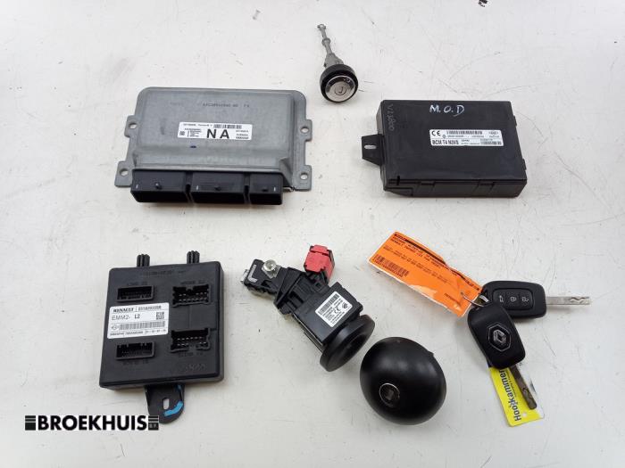 Used Injection computer Renault Twingo III (AH) 1.0 SCe 75 12V Price € 200,00 Margin scheme offered by Autobedrijf Broekhuis B.V.
