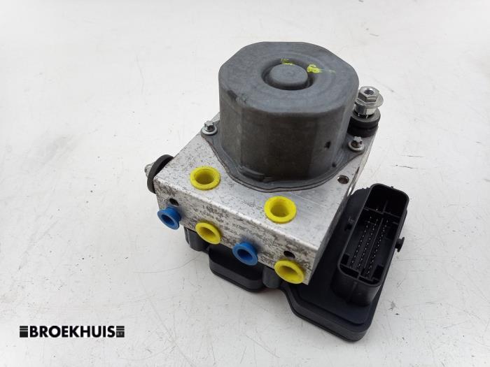 Begagnade ABS-pump Renault Twingo III (AH) 1.0 SCe 75 12V Pris € 125,00 Marginaltabell erbjuds av Autobedrijf Broekhuis B.V.