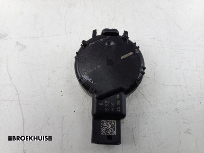 Begagnade Regnsensor Renault Twingo III (AH) 1.0 SCe 75 12V Pris € 45,00 Marginaltabell erbjuds av Autobedrijf Broekhuis B.V.