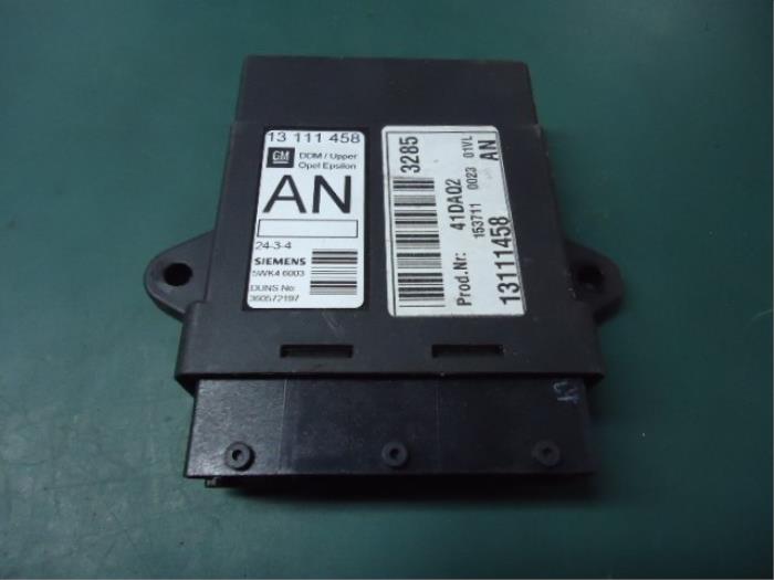 Module (miscellaneous) from a Opel Signum (F48) 2.2 DTI 16V 2003
