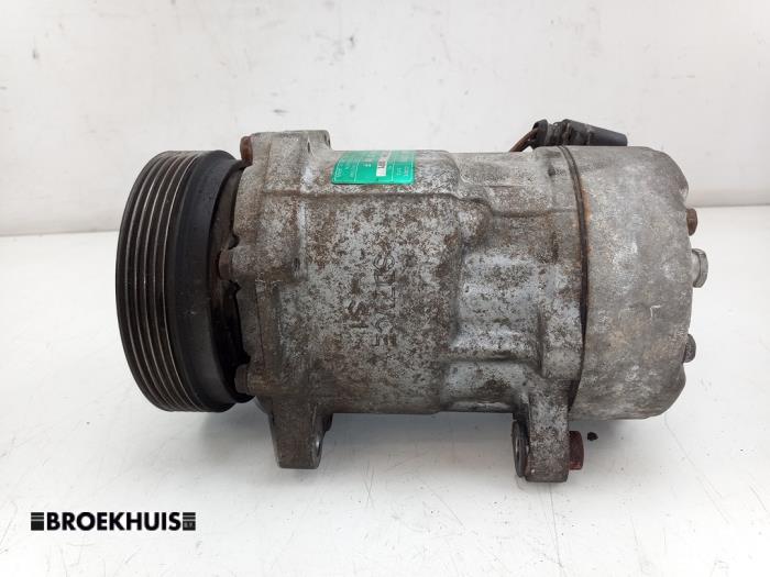 Usagé Compresseur de clim Volkswagen Caddy III (2KA,2KH,2CA,2CH) 2.0 SDI Prix € 36,30 Prix TTC proposé par Autobedrijf Broekhuis B.V.