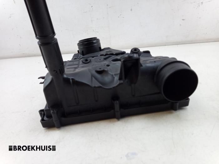 Begagnade Luftfilterhus Audi A1 Sportback (8XA/8XF) 1.0 TFSI Ultra 12V Pris € 40,00 Marginaltabell erbjuds av Autobedrijf Broekhuis B.V.