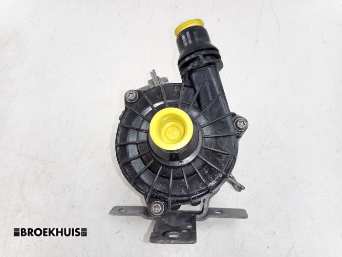 Begagnade Extra vattenpump Mercedes Sprinter 3,5t (907.6/910.6) 315 CDI 2.0 D RWD Pris € 72,60 Inklusive moms erbjuds av Autobedrijf Broekhuis B.V.