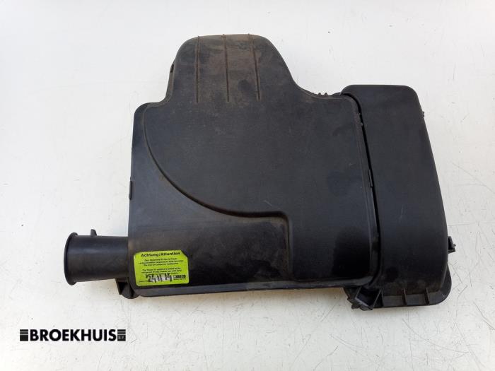 Begagnade Luftfilterhus Peugeot 107 1.0 12V Pris € 25,00 Marginaltabell erbjuds av Autobedrijf Broekhuis B.V.