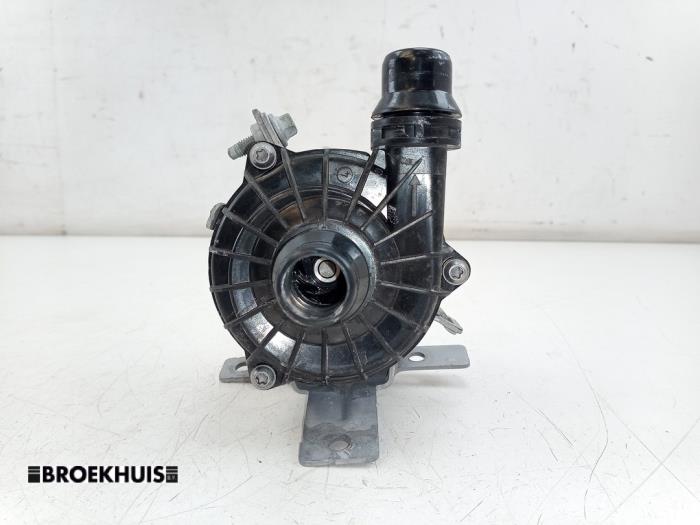 Begagnade Extra vattenpump Mercedes Sprinter 3,5t (907.6/910.6) 317 CDI 2.0 D RWD Pris € 108,90 Inklusive moms erbjuds av Autobedrijf Broekhuis B.V.