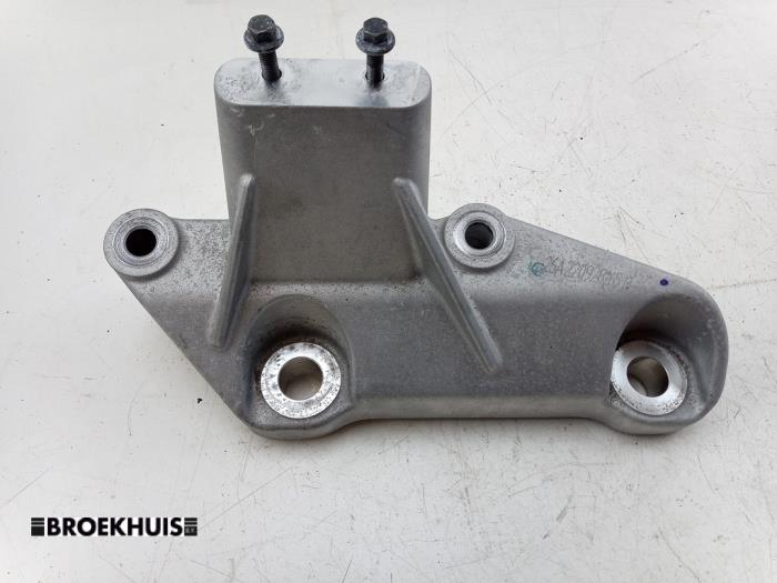 Used Engine mount Volvo XC40 (XZ) Recharge Twin 78 kWh Price € 30,00 Margin scheme offered by Autobedrijf Broekhuis B.V.