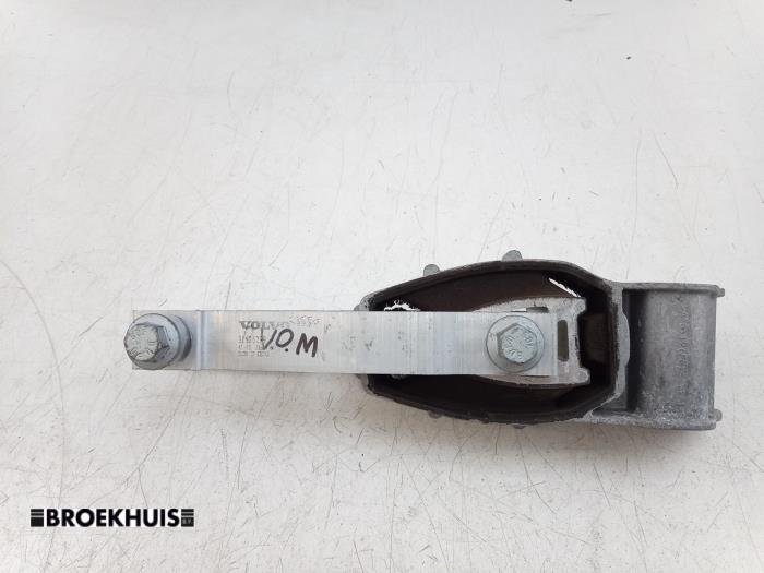 Used Engine mount Volvo XC40 (XZ) Recharge Twin 78 kWh Price € 30,00 Margin scheme offered by Autobedrijf Broekhuis B.V.