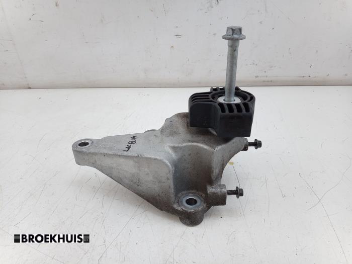 Used Engine mount Volvo XC40 (XZ) Recharge Twin 78 kWh Price € 55,00 Margin scheme offered by Autobedrijf Broekhuis B.V.