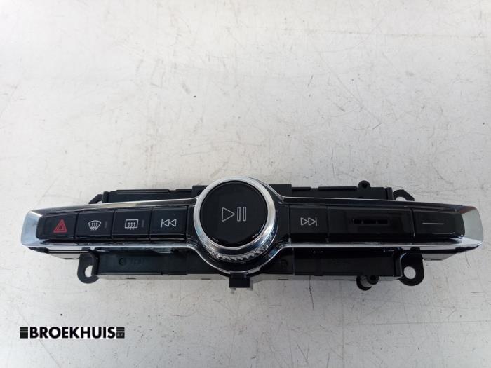 Używane Panel obslugi radia Volvo XC40 (XZ) Recharge Twin 78 kWh Cena € 70,00 Procedura marży oferowane przez Autobedrijf Broekhuis B.V.