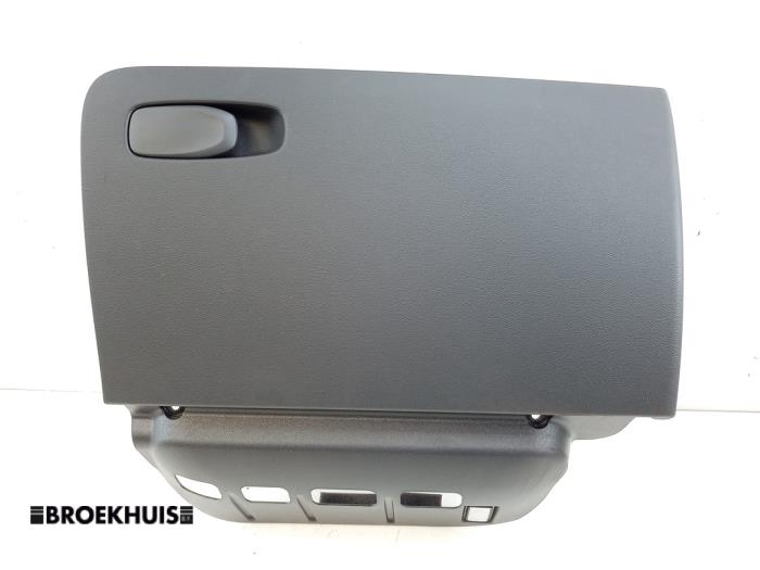 Begagnade Handskfack Volvo XC40 (XZ) Recharge Twin 78 kWh Pris € 50,00 Marginaltabell erbjuds av Autobedrijf Broekhuis B.V.