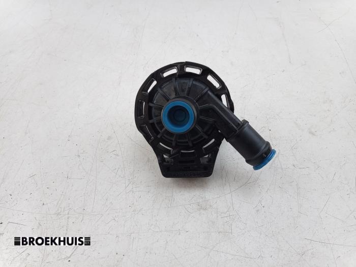 Begagnade Extra vattenpump Volkswagen Transporter T6 2.0 TDI 204 Pris € 60,50 Inklusive moms erbjuds av Autobedrijf Broekhuis B.V.