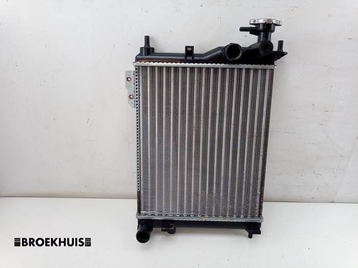 Usagé Radiateur Hyundai Getz 1.4i 16V Prix € 50,00 Règlement à la marge proposé par Autobedrijf Broekhuis B.V.