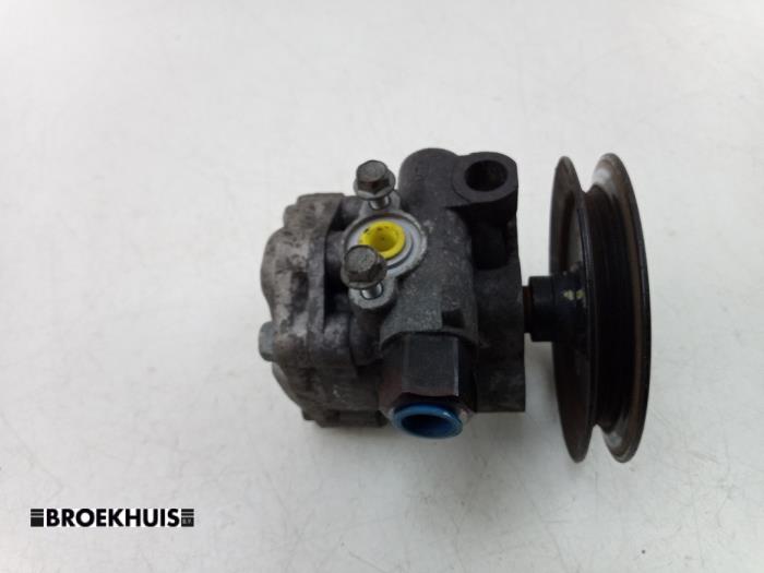 Usagé Pompe de direction Hyundai Getz 1.4i 16V Prix € 50,00 Règlement à la marge proposé par Autobedrijf Broekhuis B.V.