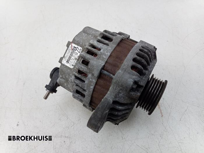 Begagnade Dynamo Suzuki Splash 1.0 12V Pris € 30,00 Marginaltabell erbjuds av Autobedrijf Broekhuis B.V.