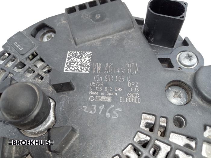 Dynamo van een Volkswagen Transporter T6 2.0 TDI 204 2024