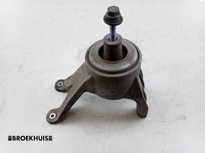 Used Engine mount Volkswagen Transporter T6 2.0 TDI 204 Price € 42,35 Inclusive VAT offered by Autobedrijf Broekhuis B.V.