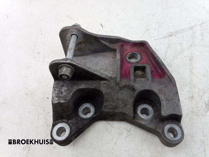 Used Engine mount Landrover Discovery Sport (LC) 2.0 TD4 150 16V Price € 50,00 Margin scheme offered by Autobedrijf Broekhuis B.V.